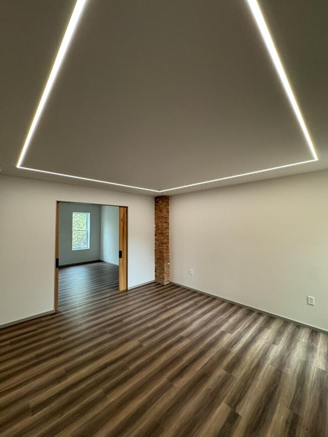 Building Photo - 107 Calder St