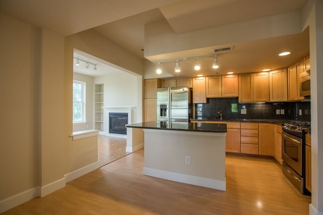 Building Photo - Beautiful Loft Condo in Old Town Fort Collins