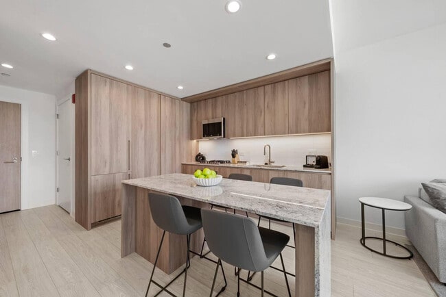 Building Photo - 326 N Union Ave