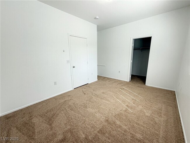 Building Photo - 5975 Barbosa Dr