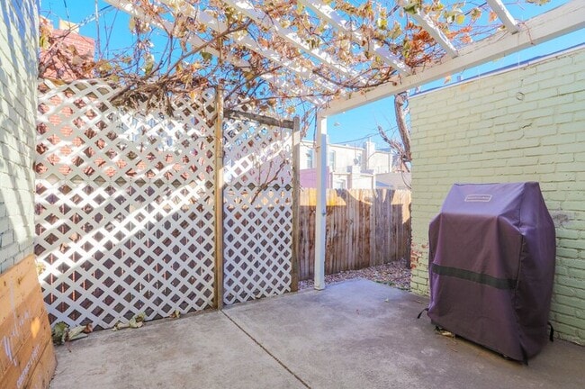 Building Photo - 2220 W 31st Ave