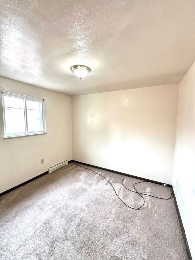 Building Photo - Well-Maintained 2 Bed, 1 Bath Townhome in West Mifflin - Central AC & Heat, Integral Garage - Ava...