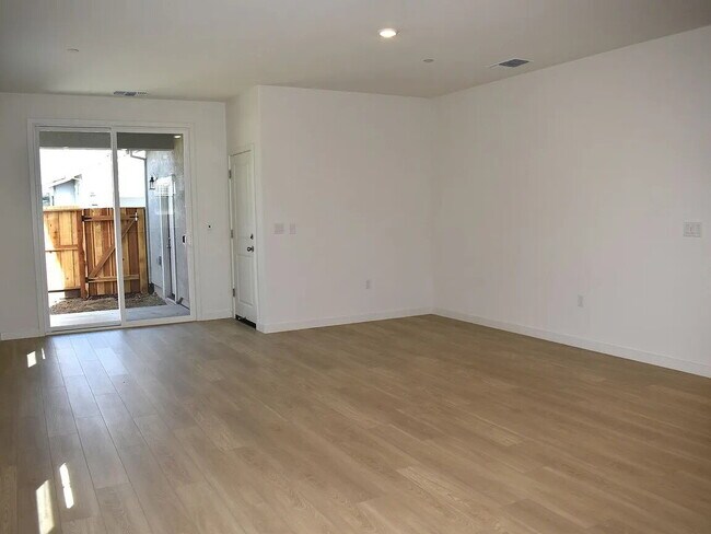 Building Photo - Located in one of Elk Grove's most sought-after neighborhoods