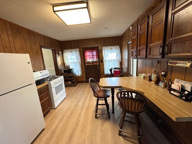 Building Photo - 262 Oak Hill Rd