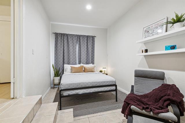 Building Photo - 2435 W 10th St