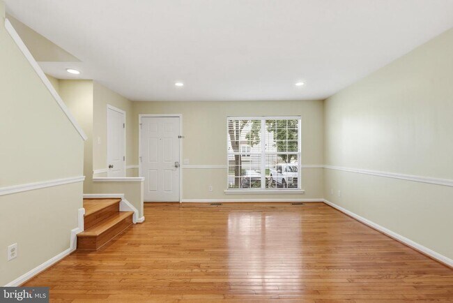 Building Photo - 344 Stable View Terrace NE