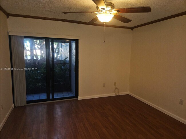 Building Photo - 1021 Mockingbird Ln