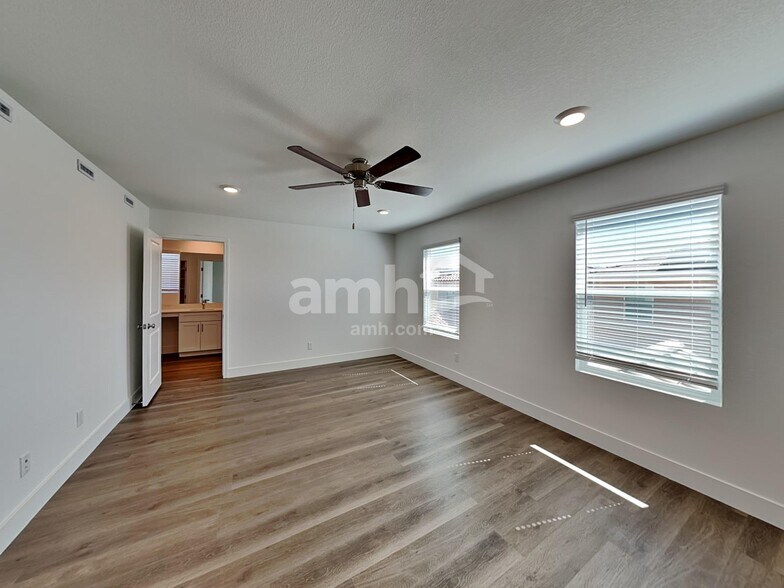 Building Photo - 5840 Vaes Dothrak St