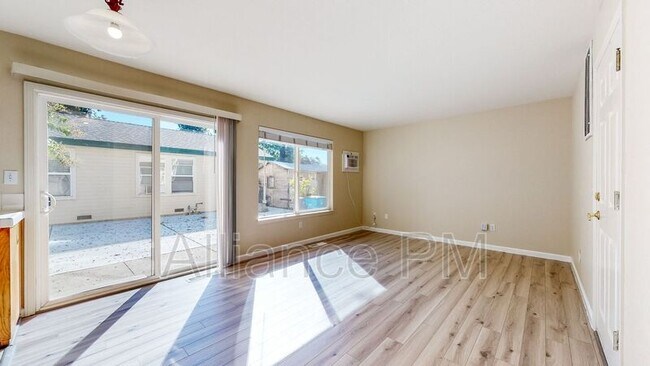 Building Photo - 1520 Humboldt St