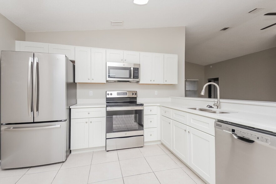 Building Photo - 2872 Woodruff Dr