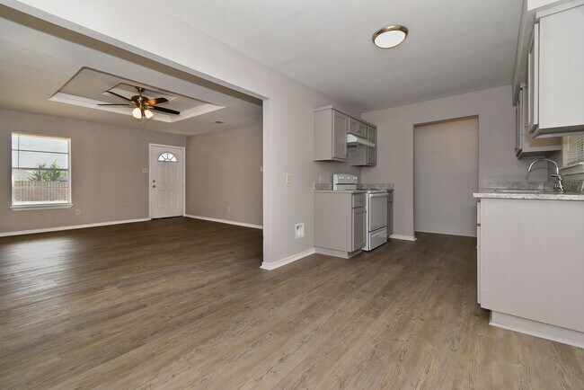 Building Photo - 4008 Templeton St
