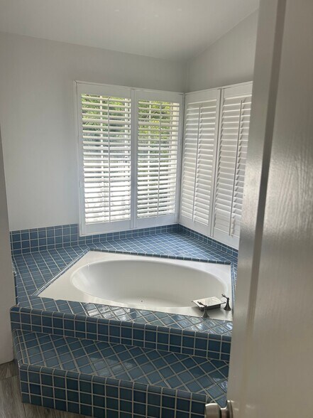 Building Photo - 686 Pacific Cove Dr
