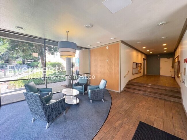 Building Photo - 320 N Civic Dr