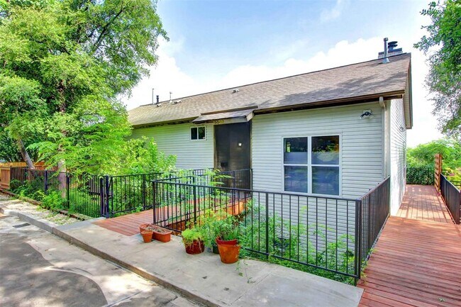 Primary Photo - 2208 Trailside Dr
