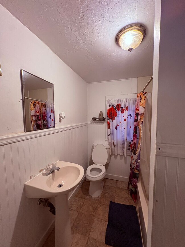 Building Photo - Fantastic 4 Bedroom Single Family House for Rent in Asbury Park!