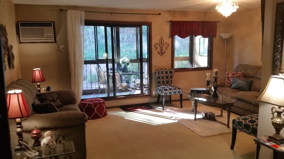 Building Photo - 5697 Green Circle Dr