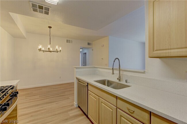 Building Photo - 8250 N Grand Canyon Dr