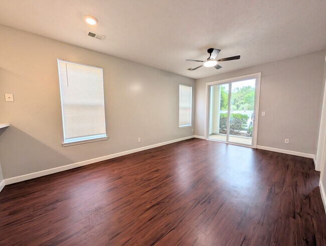 Building Photo - 484 River Oaks Dr