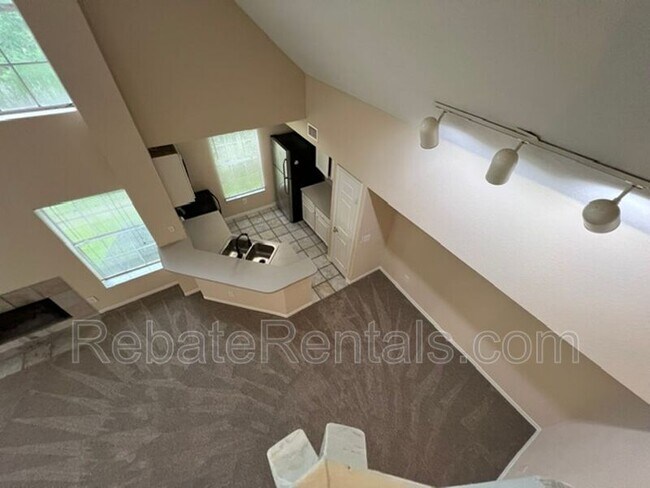 Building Photo - 13700 Richmond Park Dr N