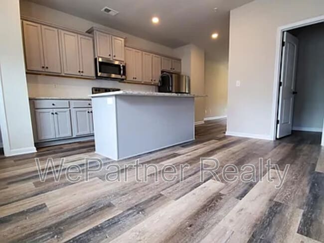 Building Photo - 1055 Bayrose Cir