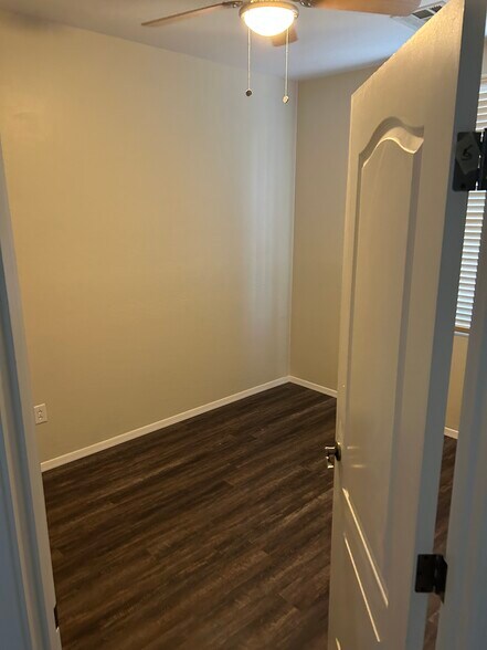 Building Photo - 3621 E Leslie Dr