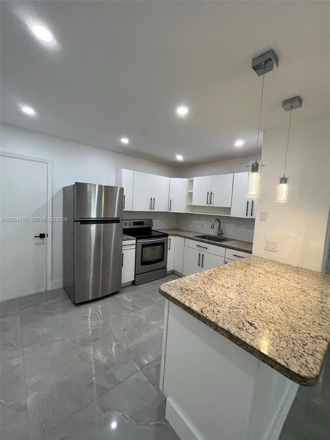 Building Photo - 2783 SW 33rd Ave