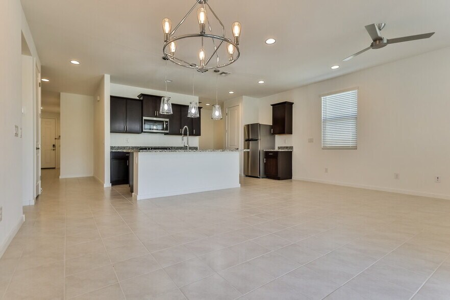 Building Photo - 11008 W Parkway Dr