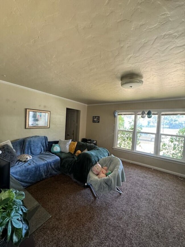 Building Photo - Private Rooms and Apartments Available Near SUU