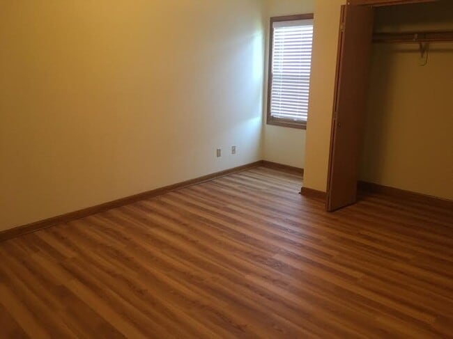 Building Photo - Perfect location 3 bed 2 bath with fenced in back yard and two car garage!