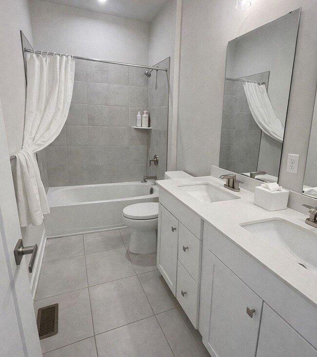 Building Photo - 104 S Durham Dr