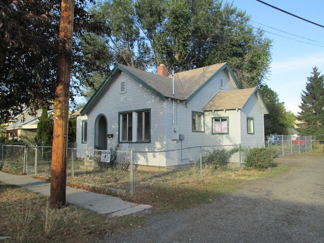 Primary Photo - 715 Owens St