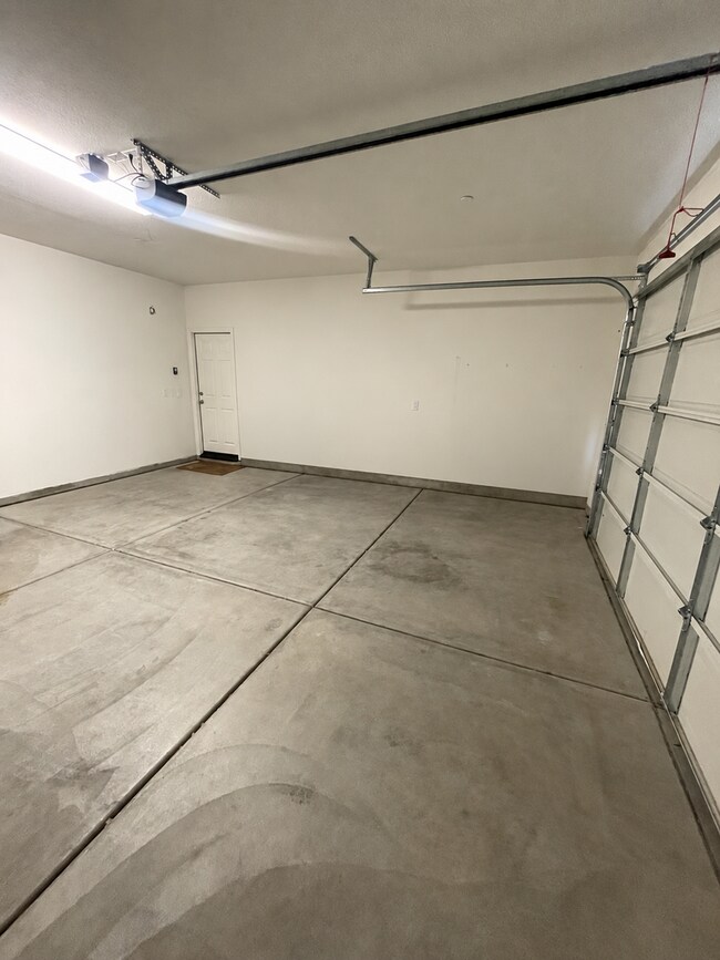 Building Photo - 31871 Eaton Ln