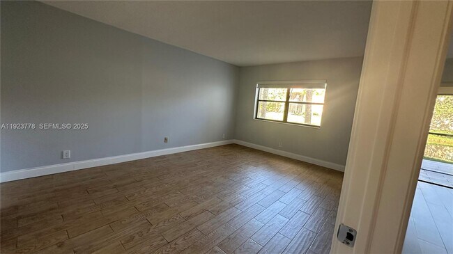 Building Photo - 200 Lakeview Dr