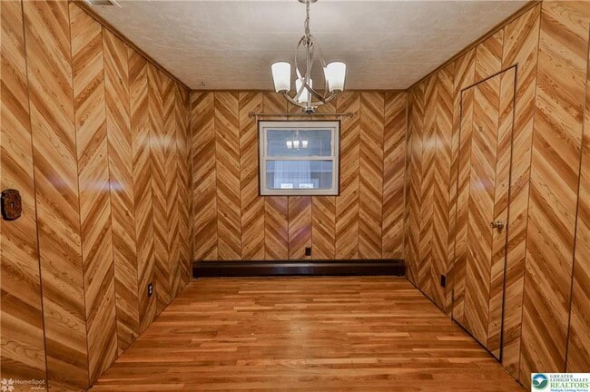 Building Photo - 1557 Greenview Dr