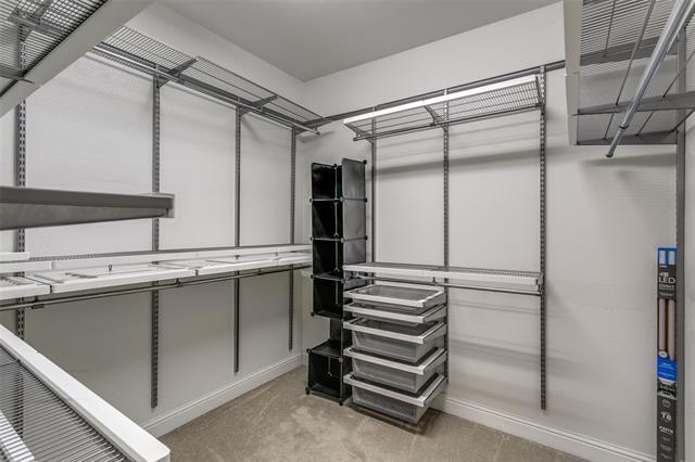 Building Photo - 515 W Royal Ln