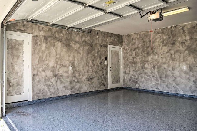 Building Photo - 2107 Stuart St