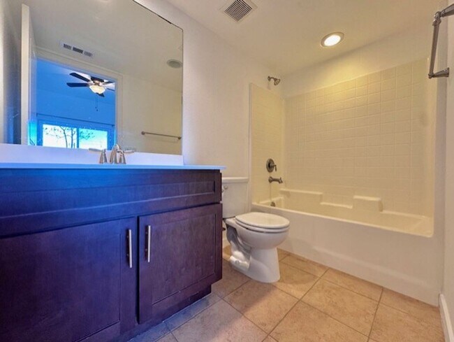 Building Photo - 2-bedroom, 2-bathroom condo in the Sunset Ridge community of Granada Hills