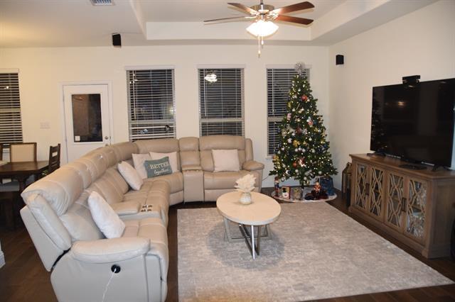 Building Photo - 414 Parkford Dr