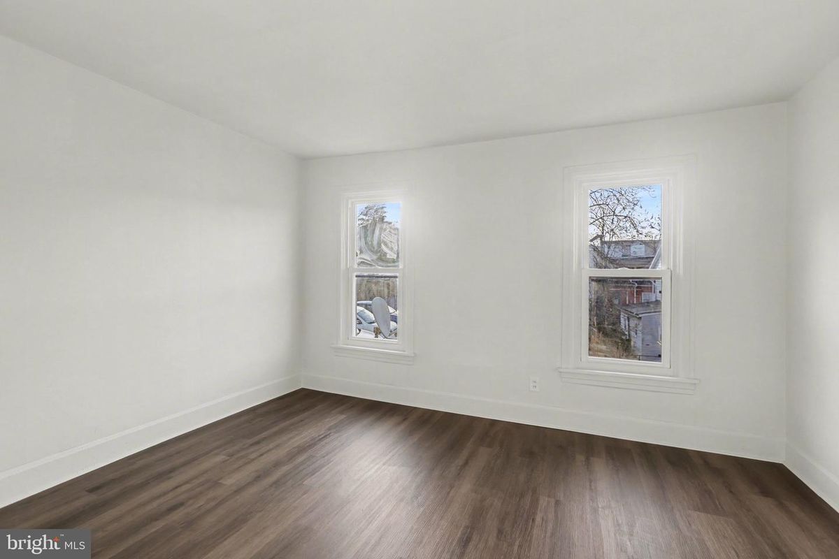 Building Photo - 335 Poplar St