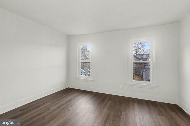 Building Photo - 335 Poplar St