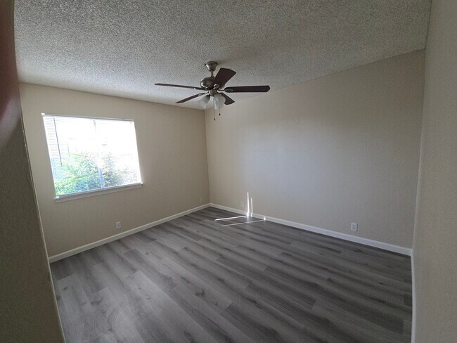 Building Photo - 2433 E Garvey Ave N