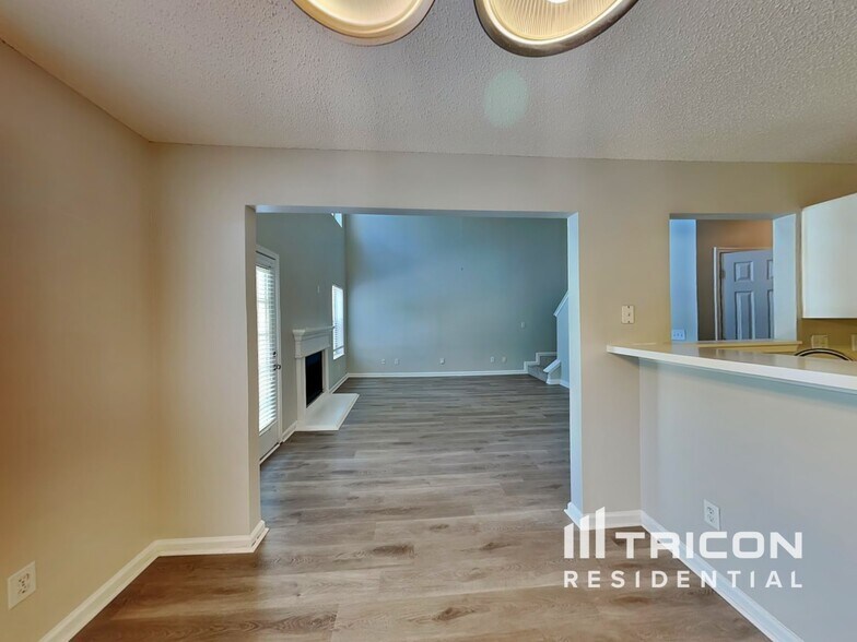 Building Photo - 4151 Ravenwood Ct
