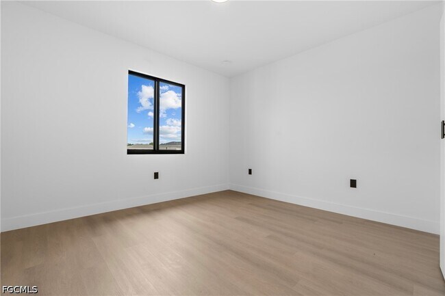 Building Photo - 8033 Oakleaf Cir