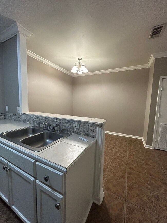 Building Photo - CONDO UNIT IN DENHAM SPRINGS