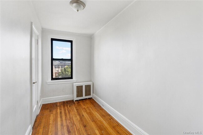 Building Photo - 240 Martine Ave