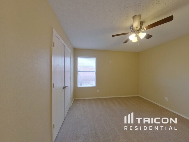 Building Photo - 537 Linacre Dr