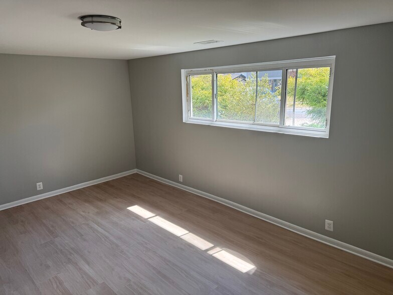 Building Photo - 417 Eisner St