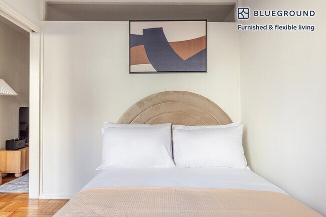 Building Photo - 300 E 46th St