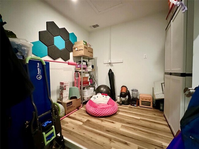 Building Photo - 2707 Ashdale Dr