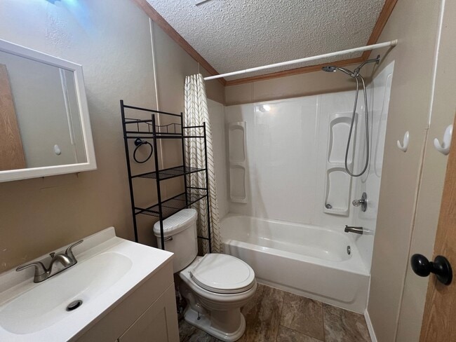 Building Photo - Spacious 5 Bedroom, 3 Bath Home with finished basement – Near Merdian and Pawnee – Available Now!